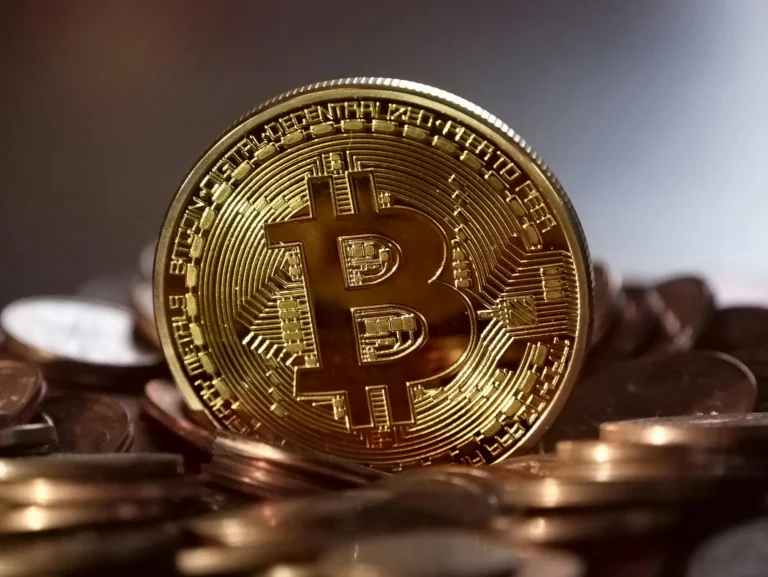 A gold Bitcoin coin with circuit-like engravings sits among traditional currency, symbolizing Bitcoin Fintech Integrations Driving Finance Innovation through the convergence of decentralized digital assets and legacy financial systems, highlighting blockchain’s role in reshaping global transactions, investment platforms, and fintech infrastructure.